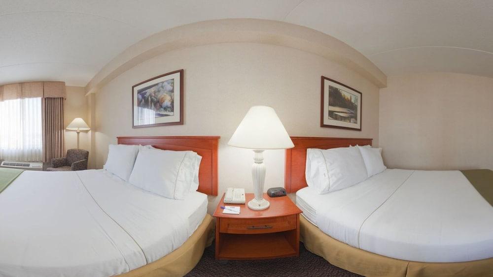 Holiday Inn Express Hotel & Suites Coralville By Ihg Ngoại thất bức ảnh