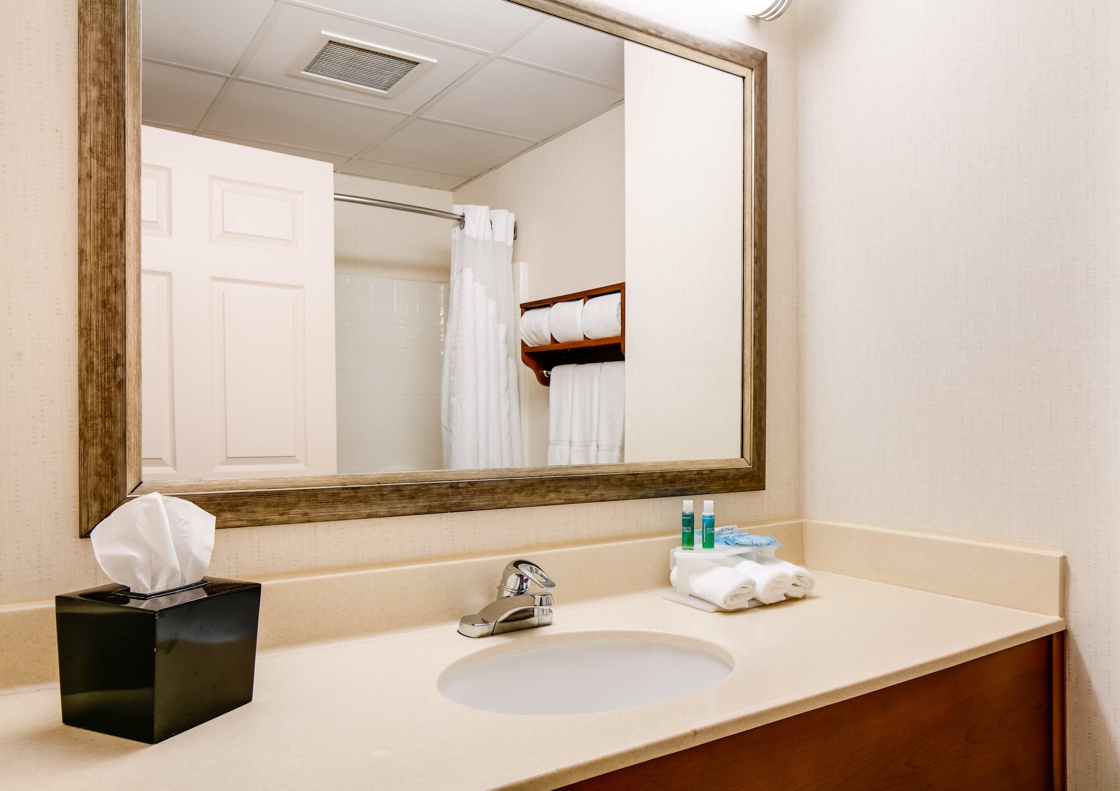 Holiday Inn Express Hotel & Suites Coralville By Ihg Ngoại thất bức ảnh