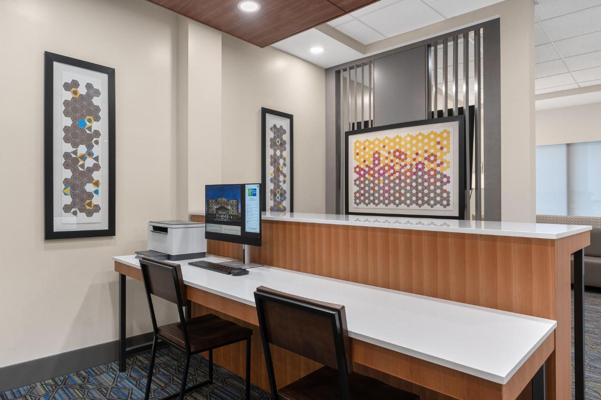 Holiday Inn Express Hotel & Suites Coralville By Ihg Ngoại thất bức ảnh