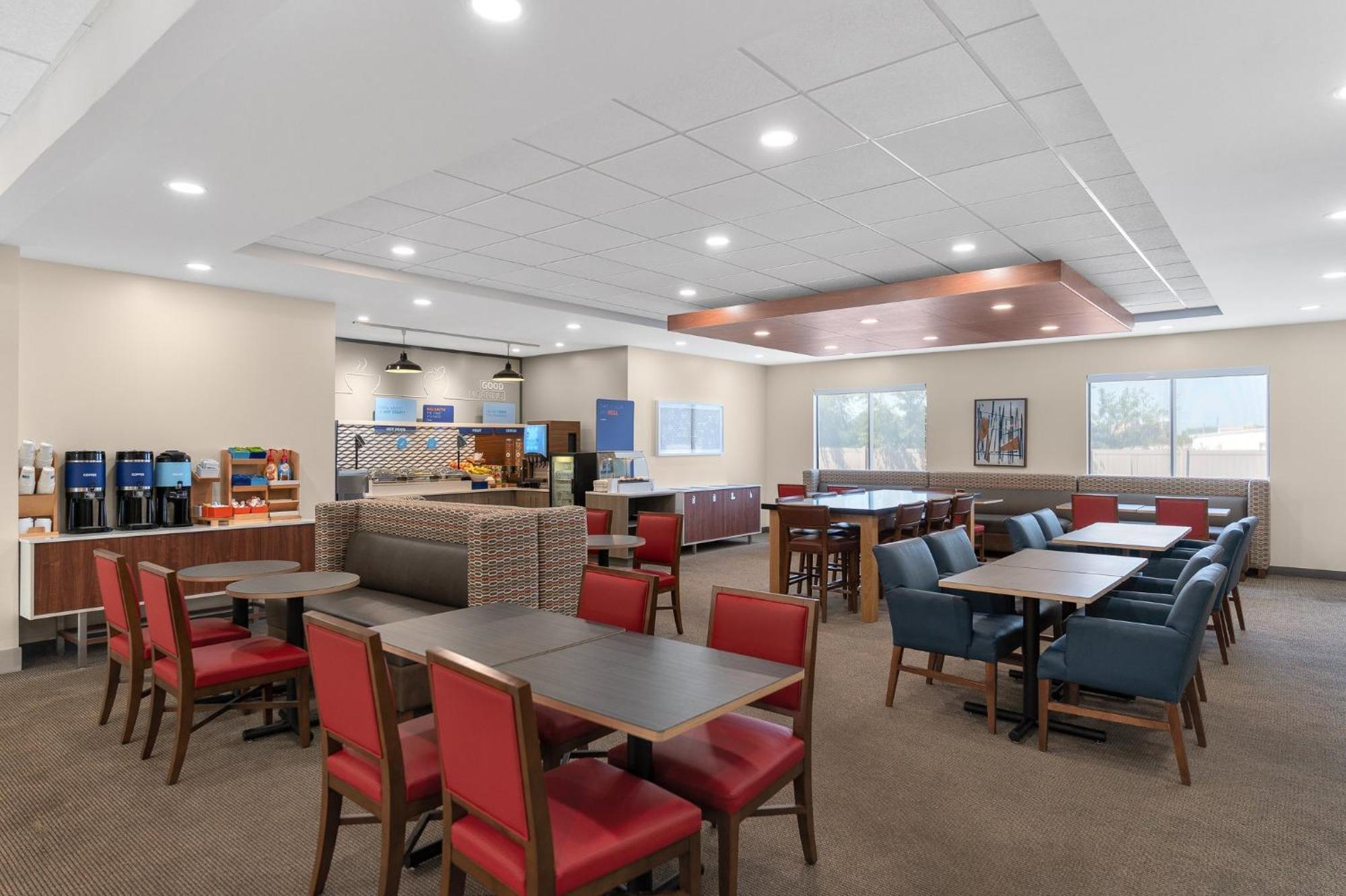 Holiday Inn Express Hotel & Suites Coralville By Ihg Ngoại thất bức ảnh