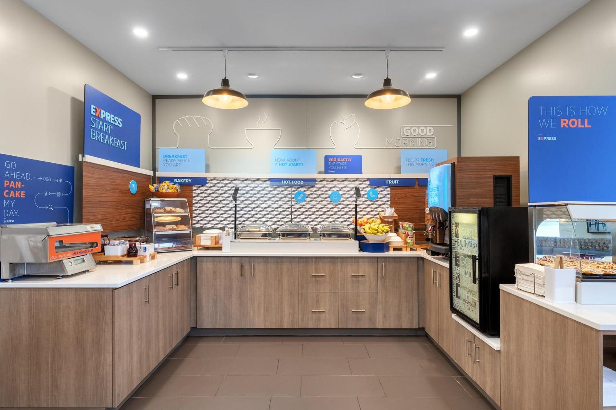 Holiday Inn Express Hotel & Suites Coralville By Ihg Ngoại thất bức ảnh