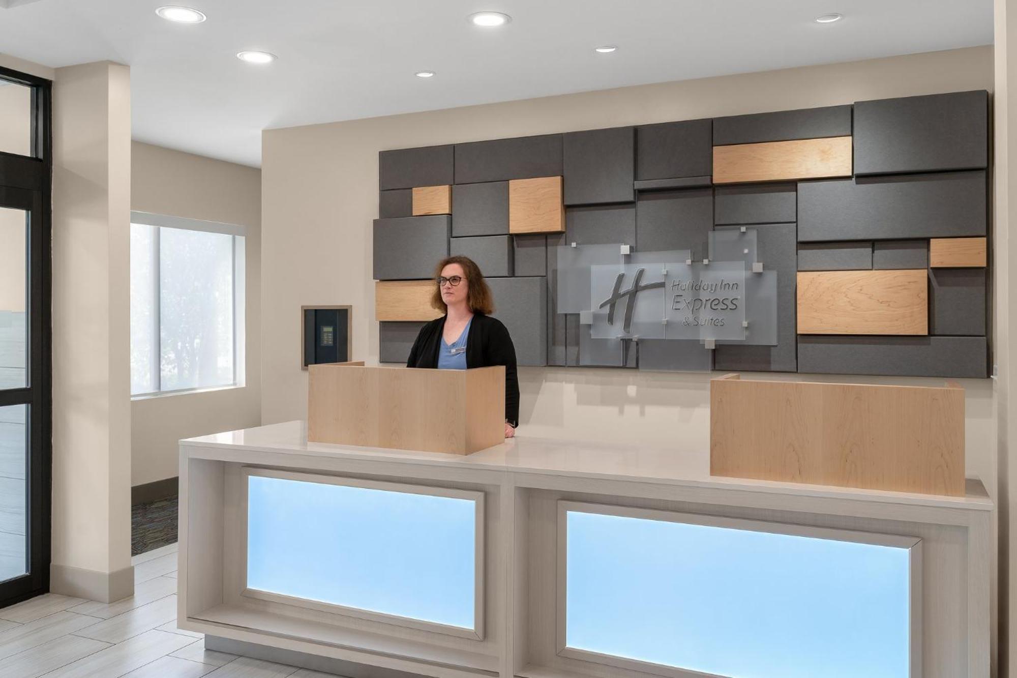 Holiday Inn Express Hotel & Suites Coralville By Ihg Ngoại thất bức ảnh