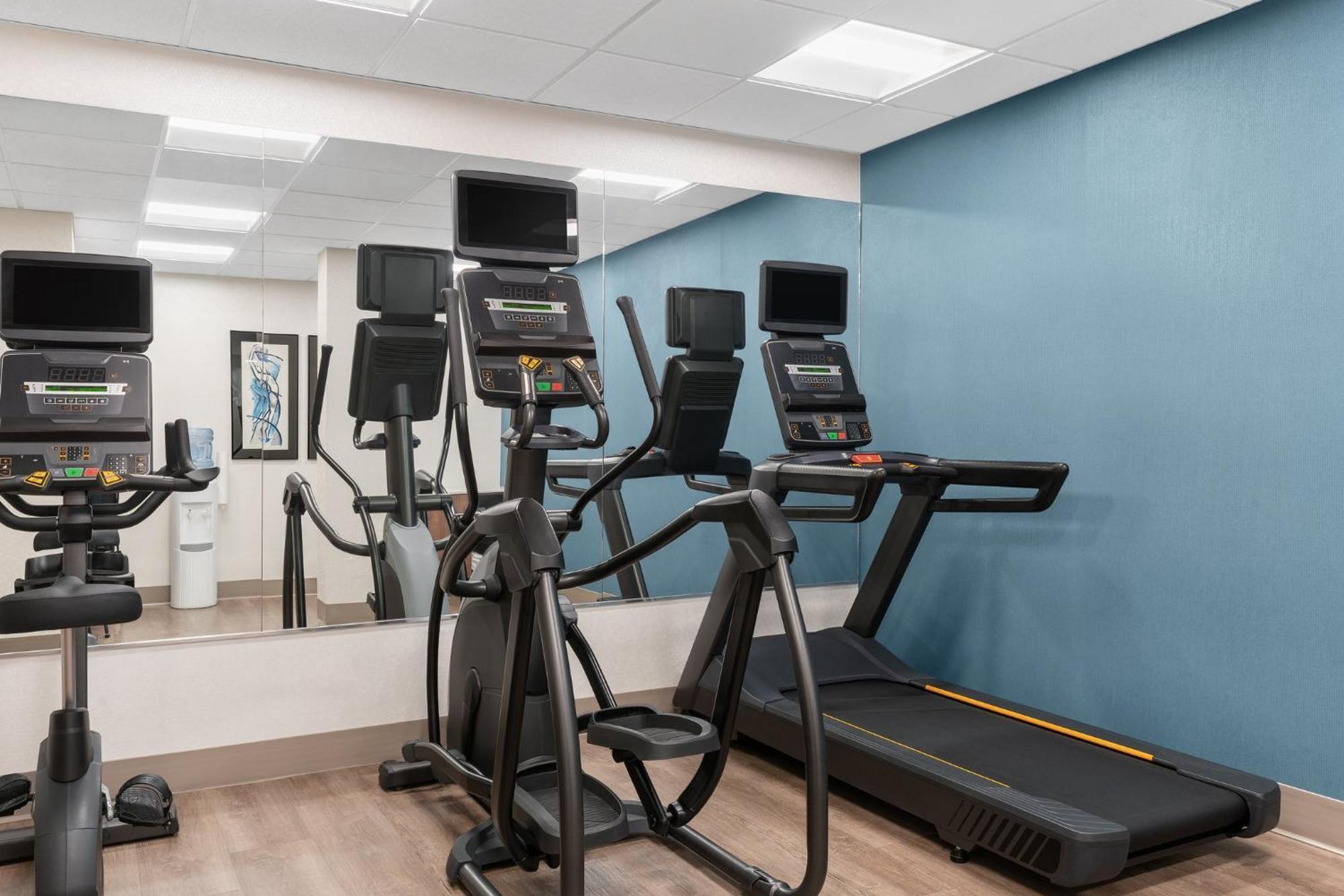Holiday Inn Express Hotel & Suites Coralville By Ihg Ngoại thất bức ảnh