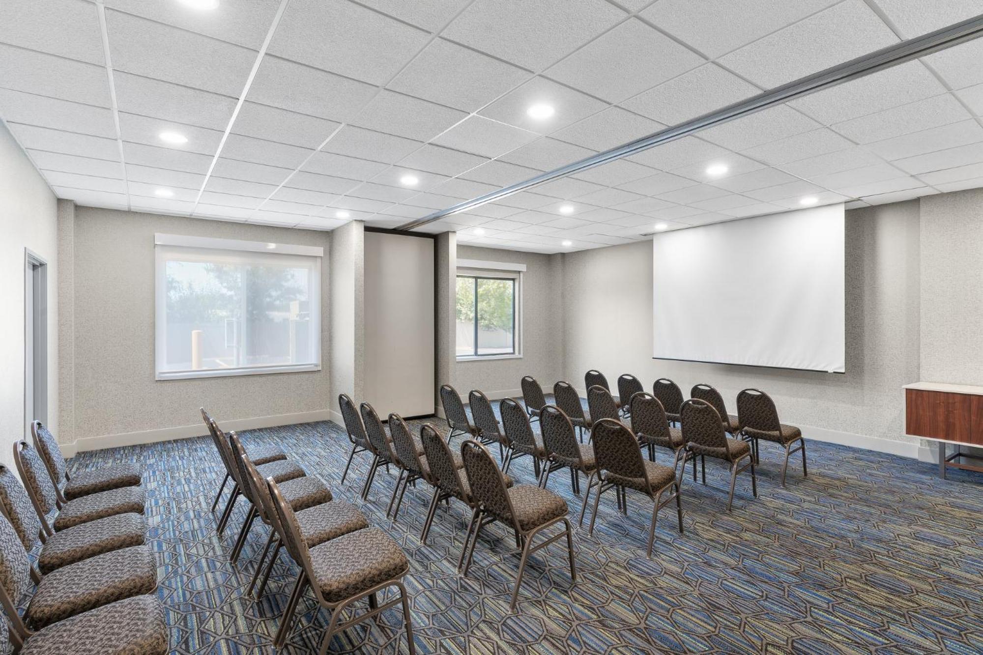 Holiday Inn Express Hotel & Suites Coralville By Ihg Ngoại thất bức ảnh