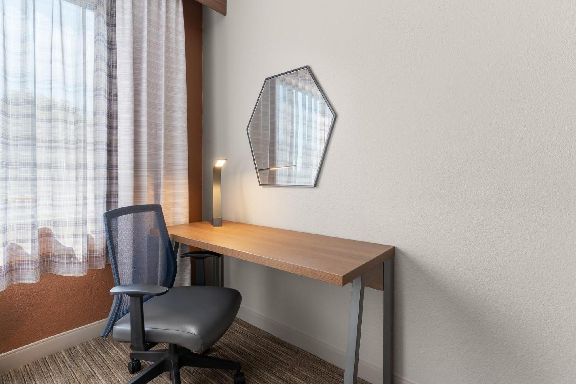Holiday Inn Express Hotel & Suites Coralville By Ihg Ngoại thất bức ảnh