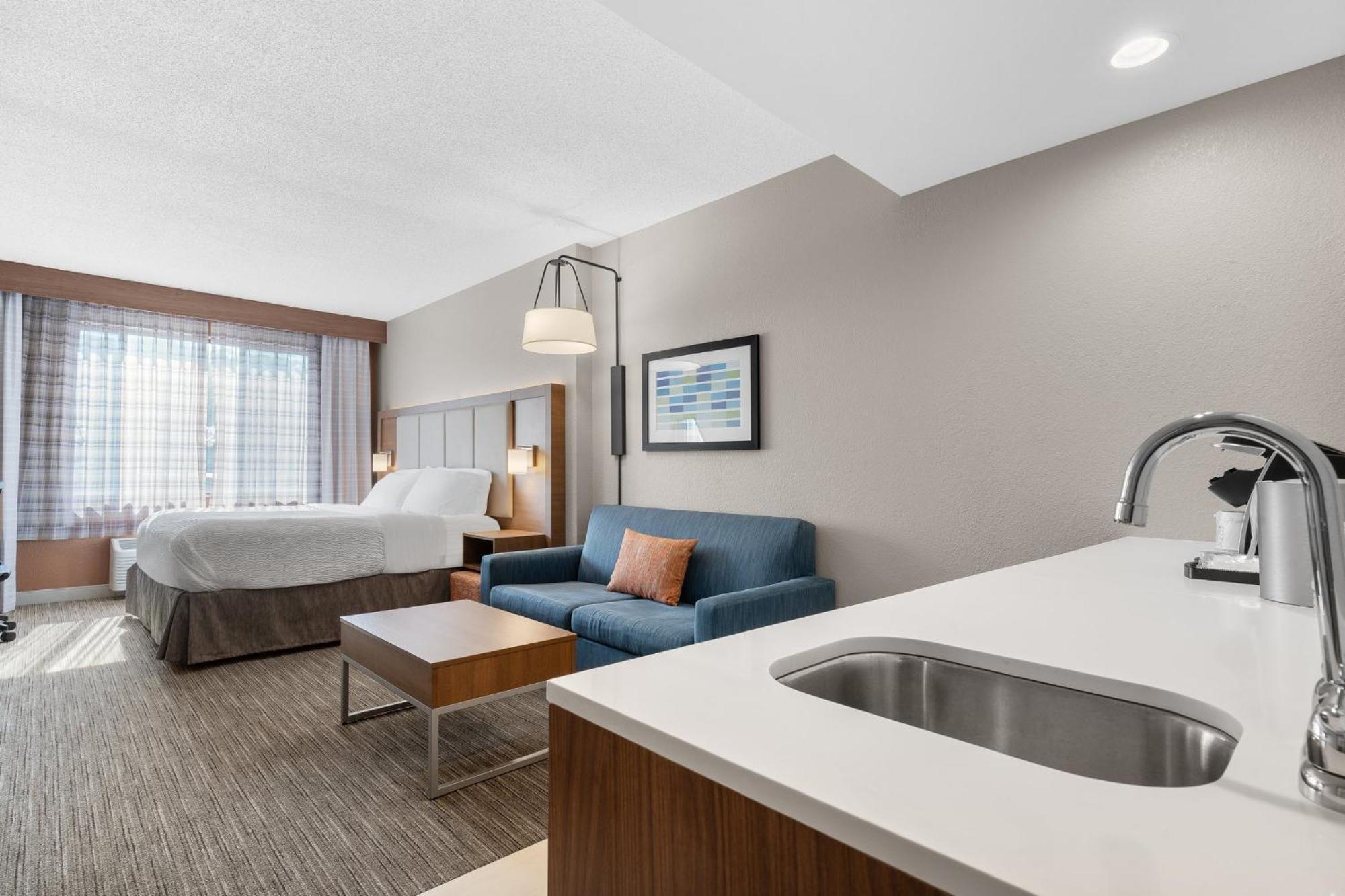 Holiday Inn Express Hotel & Suites Coralville By Ihg Ngoại thất bức ảnh
