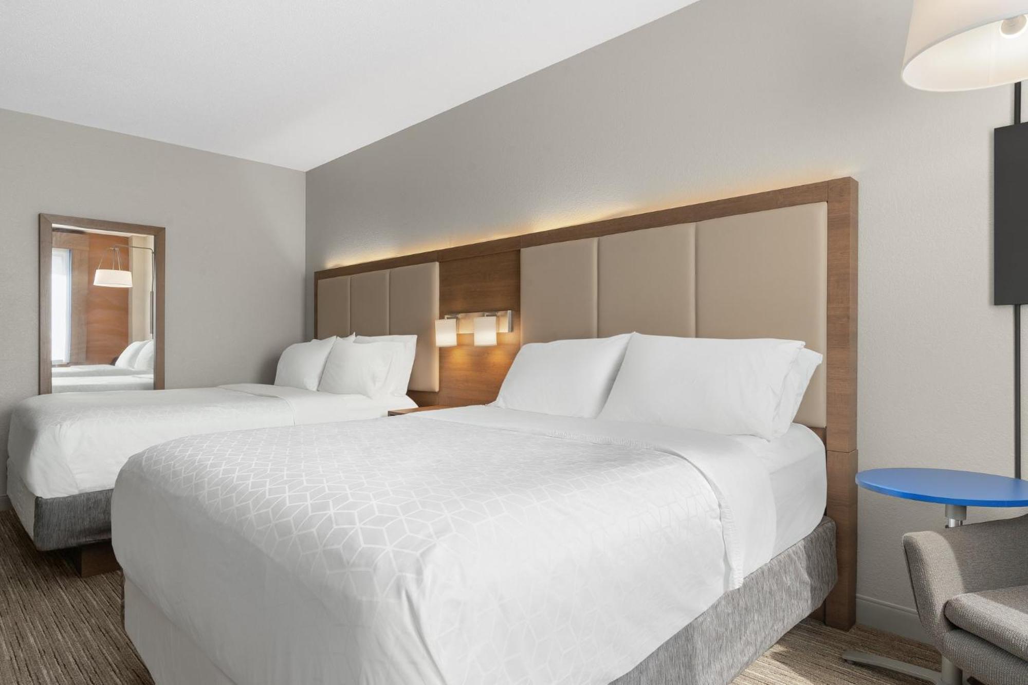 Holiday Inn Express Hotel & Suites Coralville By Ihg Ngoại thất bức ảnh