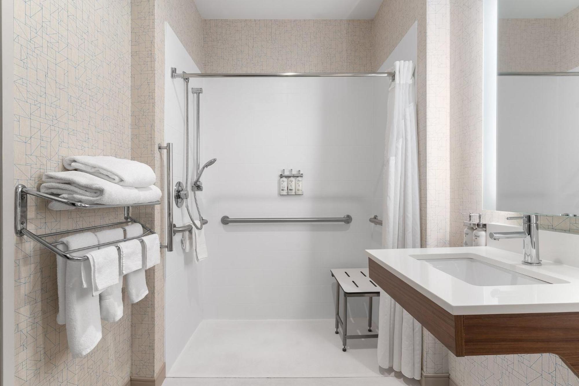 Holiday Inn Express Hotel & Suites Coralville By Ihg Ngoại thất bức ảnh