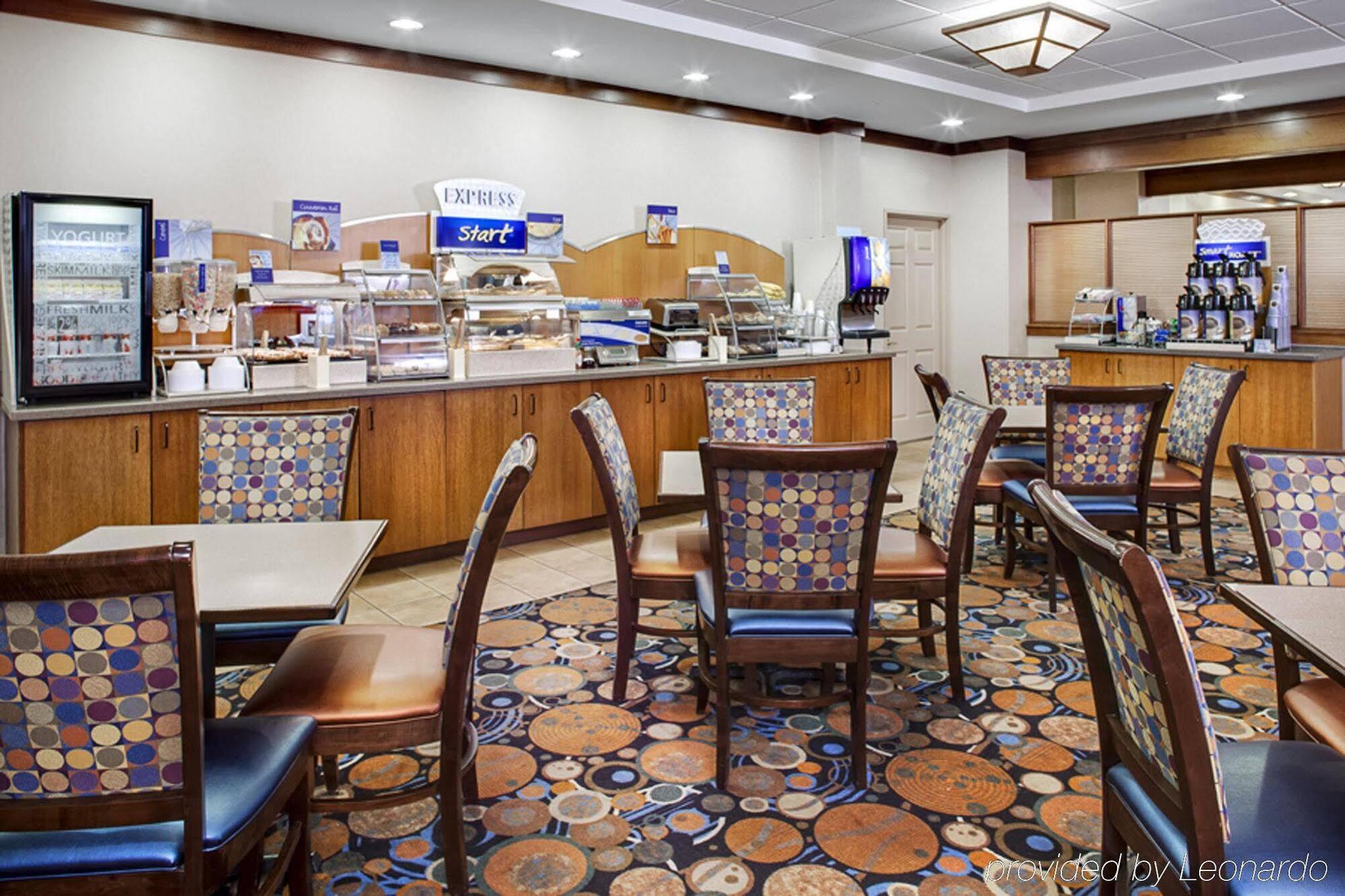 Holiday Inn Express Hotel & Suites Coralville By Ihg Ngoại thất bức ảnh